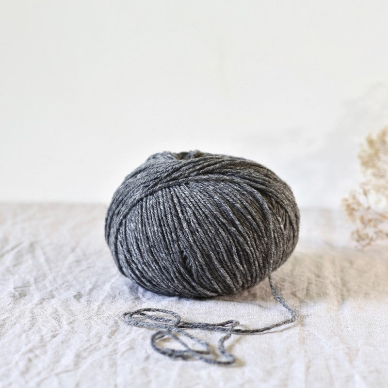 De Rerum Natura Gilliatt merino wol kleur Granit